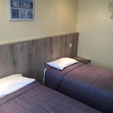 Hotel & Restaurant Le Cardinal Poix-de-Picardie ภายนอก รูปภาพ
