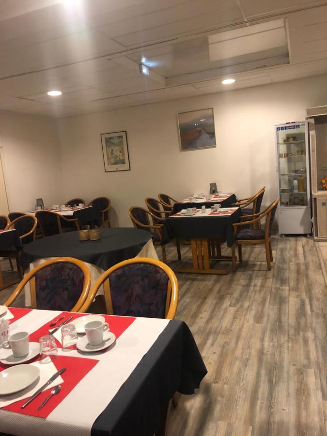 Hotel & Restaurant Le Cardinal Poix-de-Picardie ภายนอก รูปภาพ