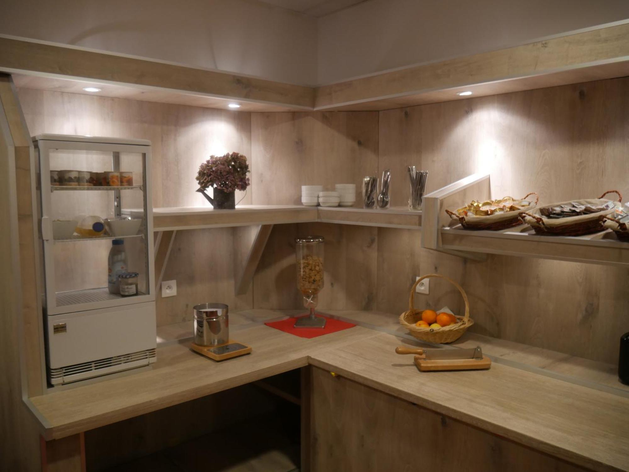 Hotel & Restaurant Le Cardinal Poix-de-Picardie ภายนอก รูปภาพ