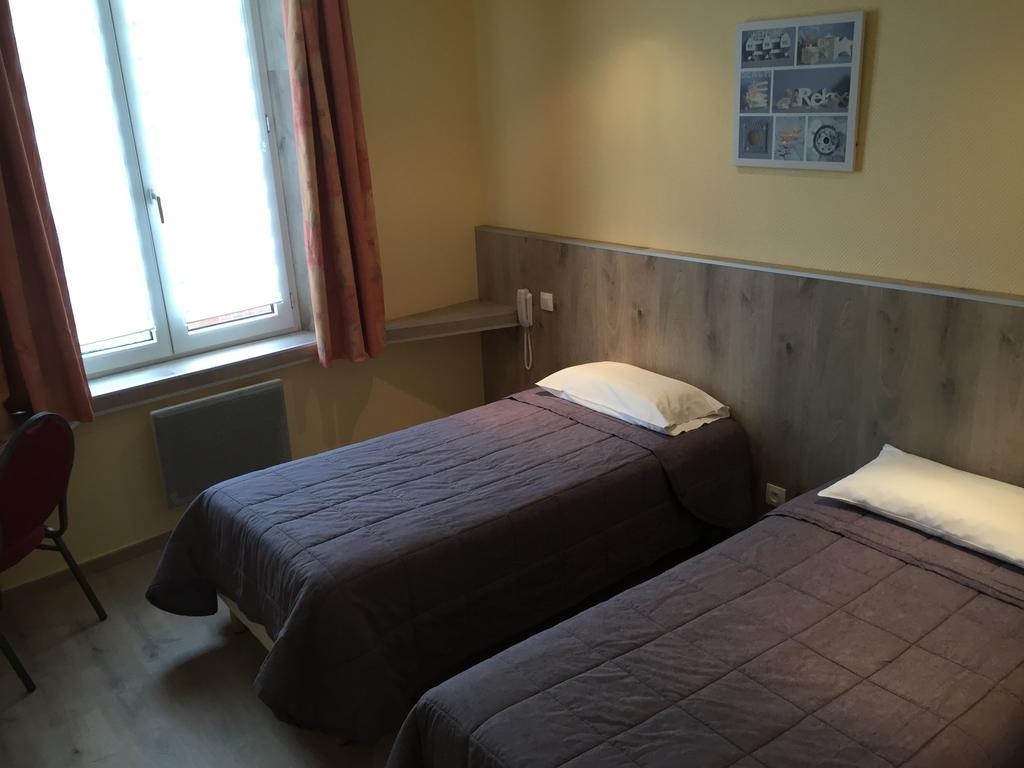 Hotel & Restaurant Le Cardinal Poix-de-Picardie ภายนอก รูปภาพ