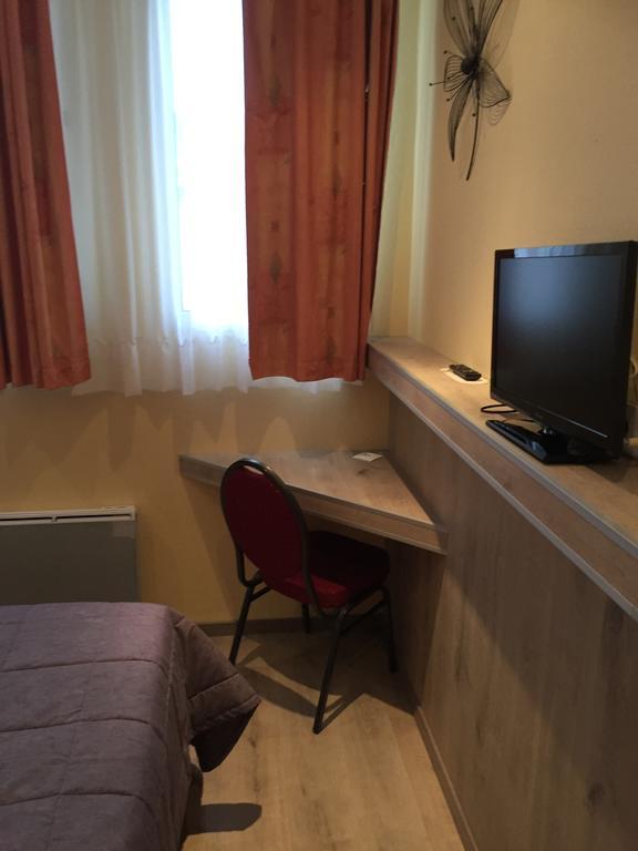 Hotel & Restaurant Le Cardinal Poix-de-Picardie ภายนอก รูปภาพ