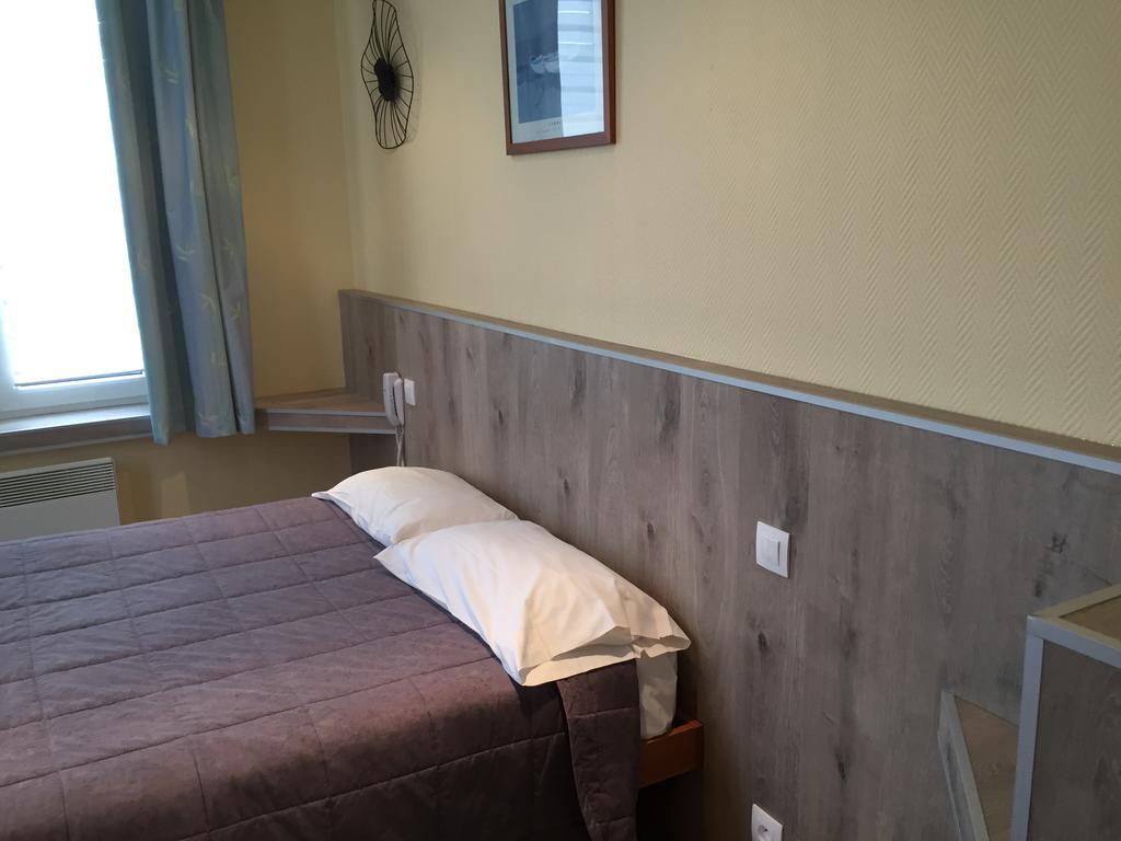 Hotel & Restaurant Le Cardinal Poix-de-Picardie ภายนอก รูปภาพ