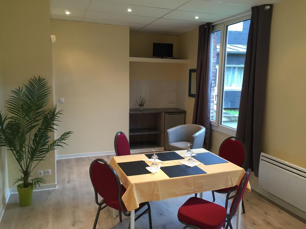 Hotel & Restaurant Le Cardinal Poix-de-Picardie ภายนอก รูปภาพ