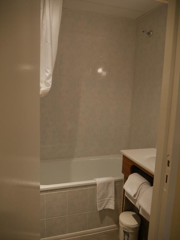 Hotel & Restaurant Le Cardinal Poix-de-Picardie ภายนอก รูปภาพ