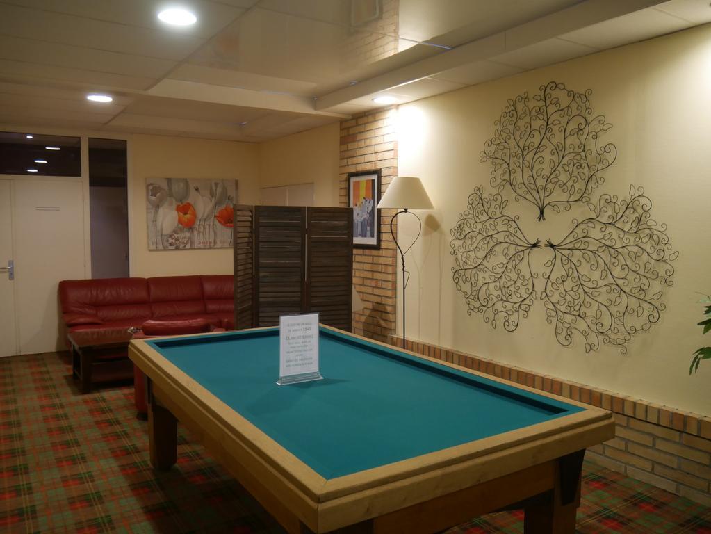 Hotel & Restaurant Le Cardinal Poix-de-Picardie ภายนอก รูปภาพ