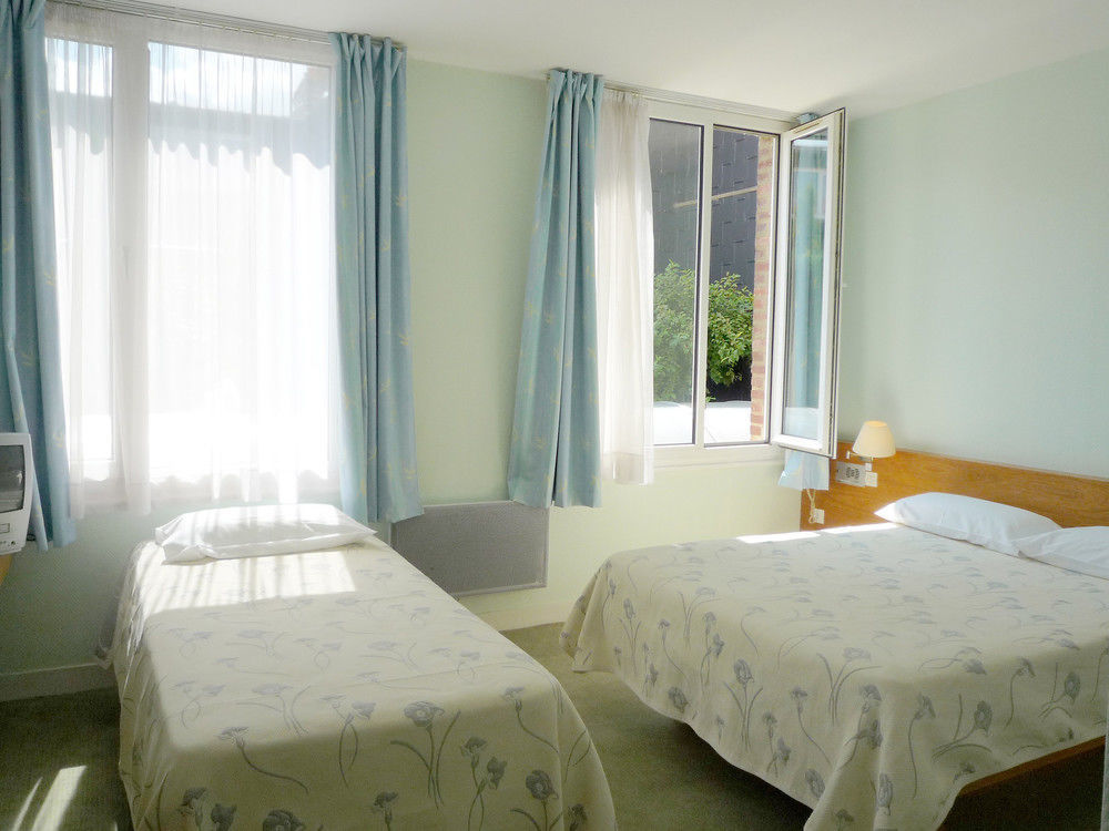 Hotel & Restaurant Le Cardinal Poix-de-Picardie ภายนอก รูปภาพ