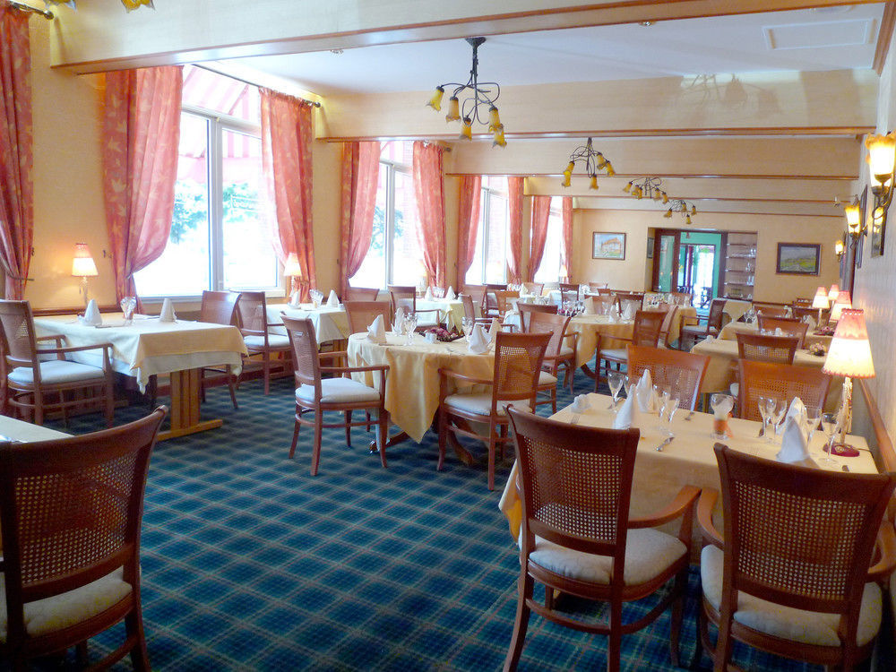 Hotel & Restaurant Le Cardinal Poix-de-Picardie ภายนอก รูปภาพ